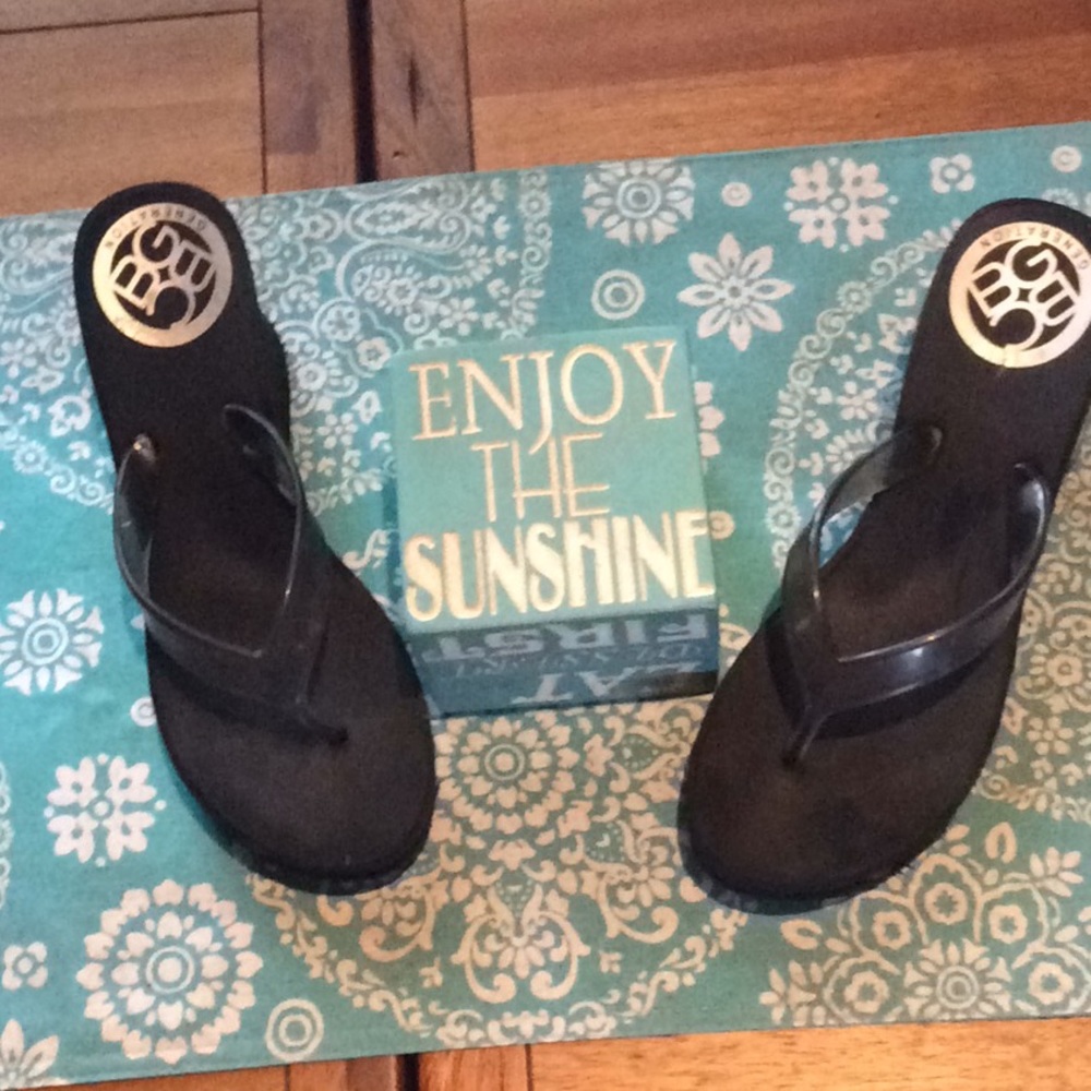 BCBGeneration black flip flops